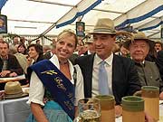 Weizenkönigin Anna Grenzbach und Minister Dr. Markus Söder (©Foto:  Anton Hötzelsperger)